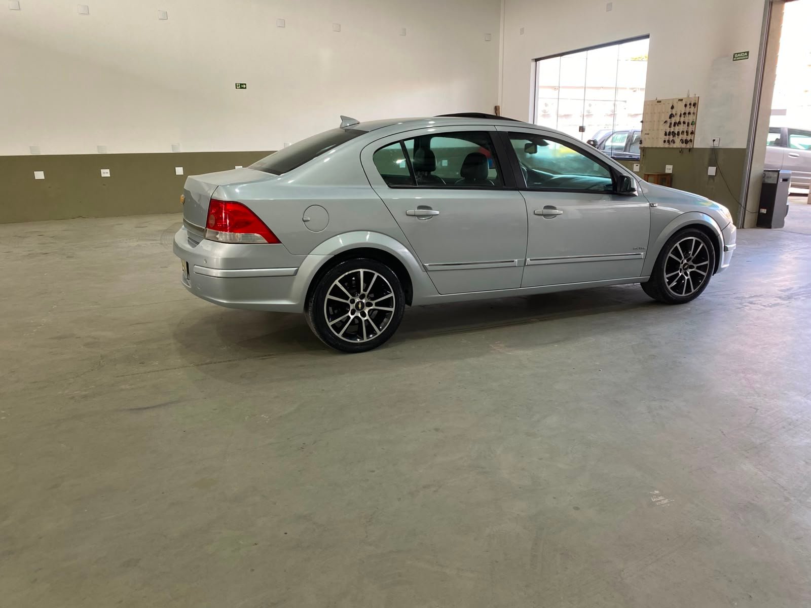 GM/VECTRA SEDAN ELITE